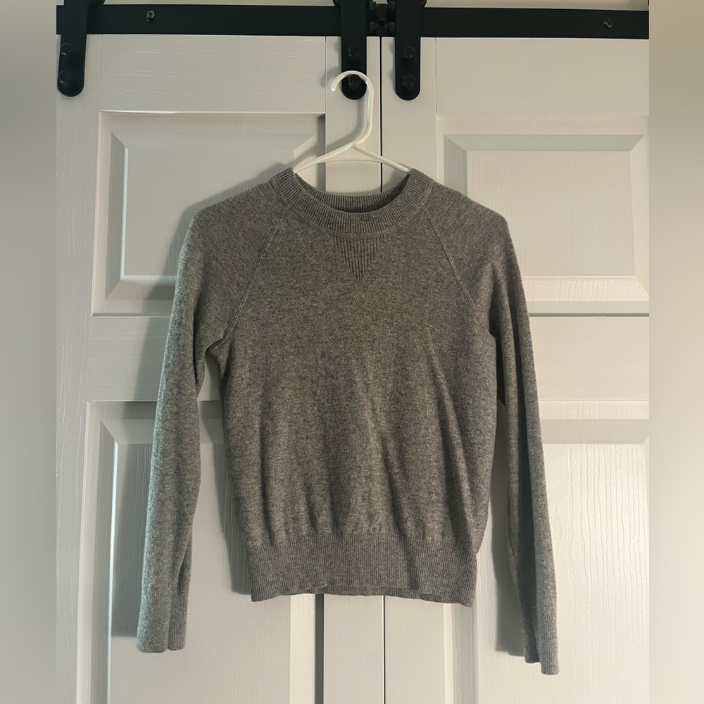 Everlane Cashmere Shrunken Sweatshirt in Heather Gray size XXS